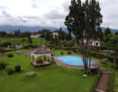 LIBURAN RAMAI-RAMAI? VILLA BELLA 30 ORANG + PRIVATE POOL + KARAOKE