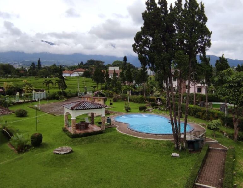 LIBURAN RAMAI-RAMAI? VILLA BELLA 30 ORANG + PRIVATE POOL + KARAOKE