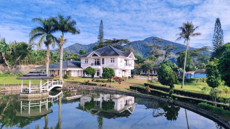 Sewa Villa Puncak Cipanas 9 Kamar – Villa Srijaya